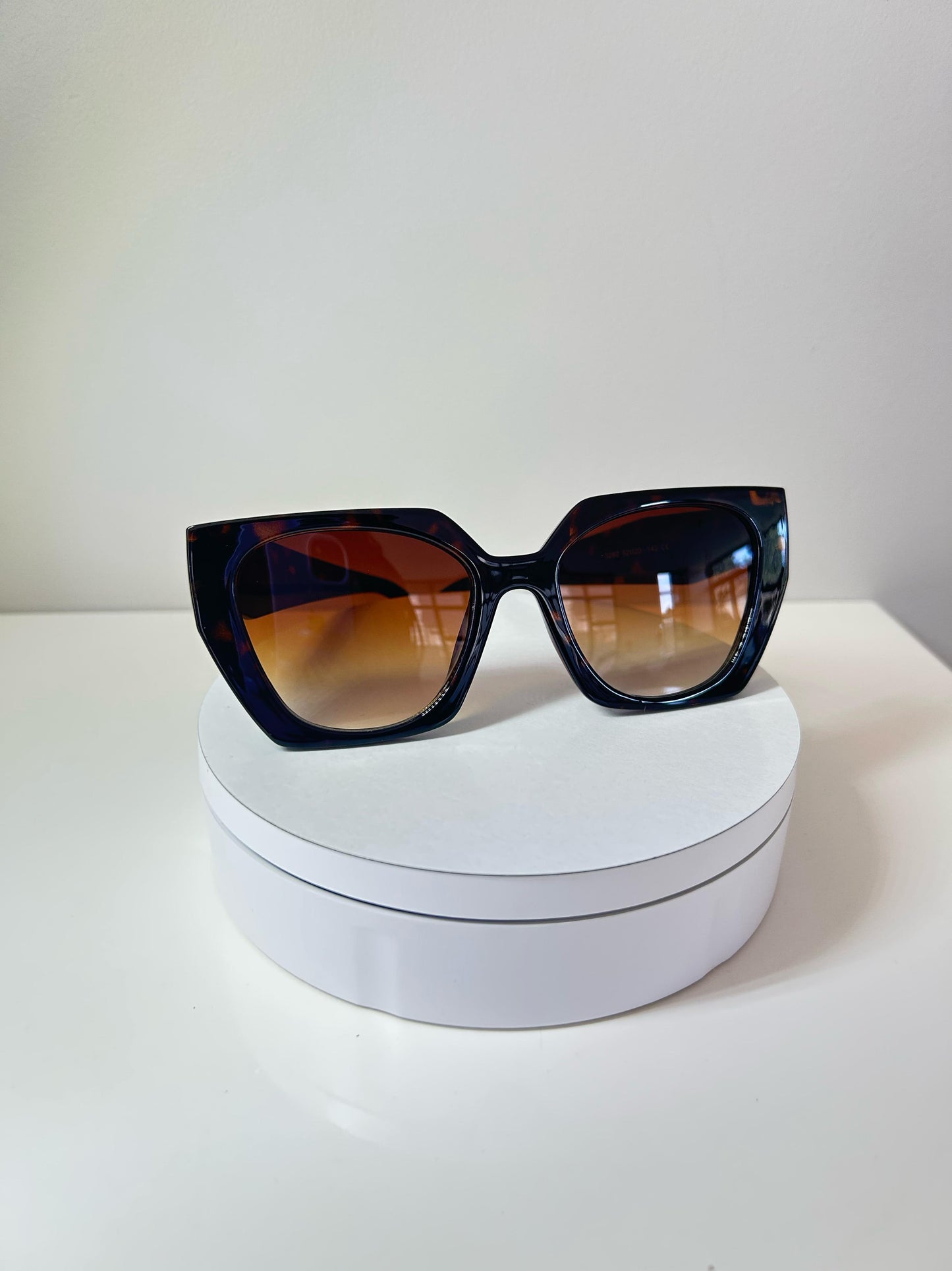 Square cat eye sunglasses