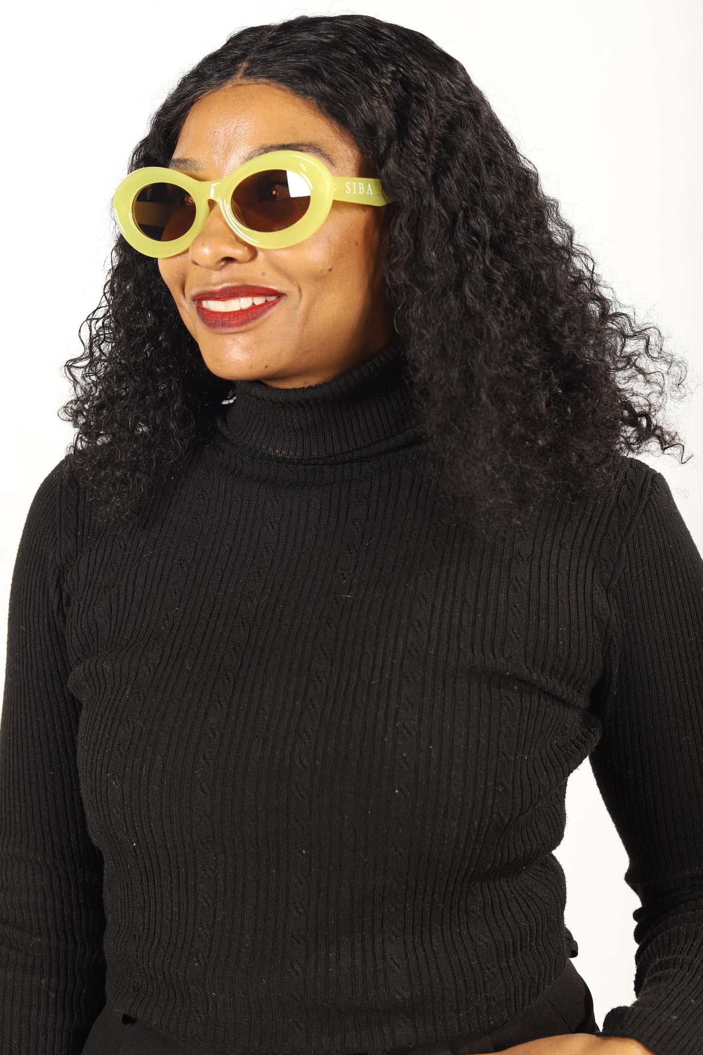 Oval frame sunglasses