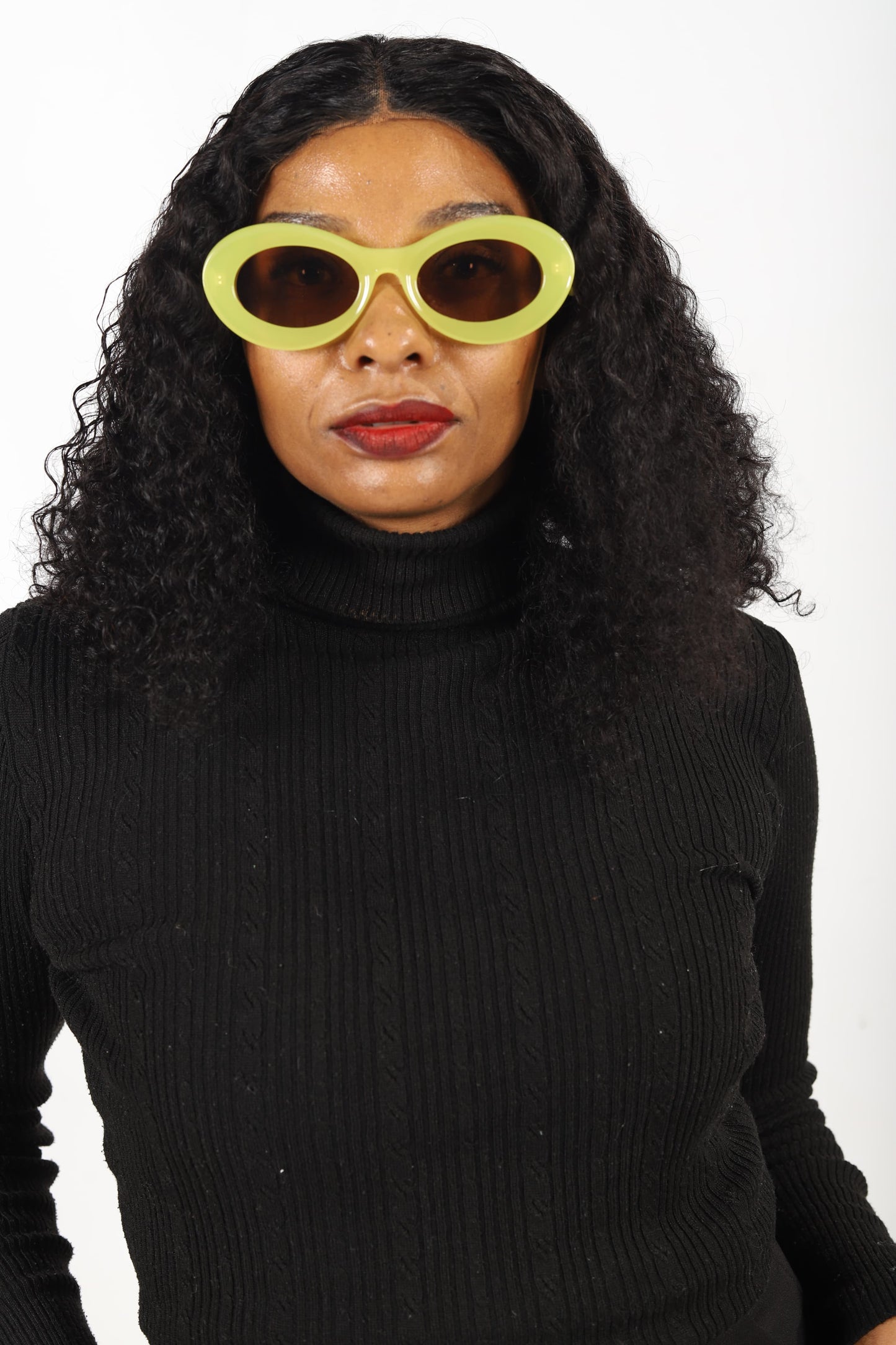 Oval frame sunglasses