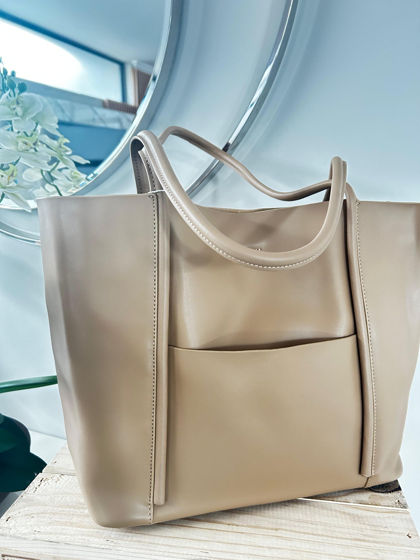 Leather tote bag
