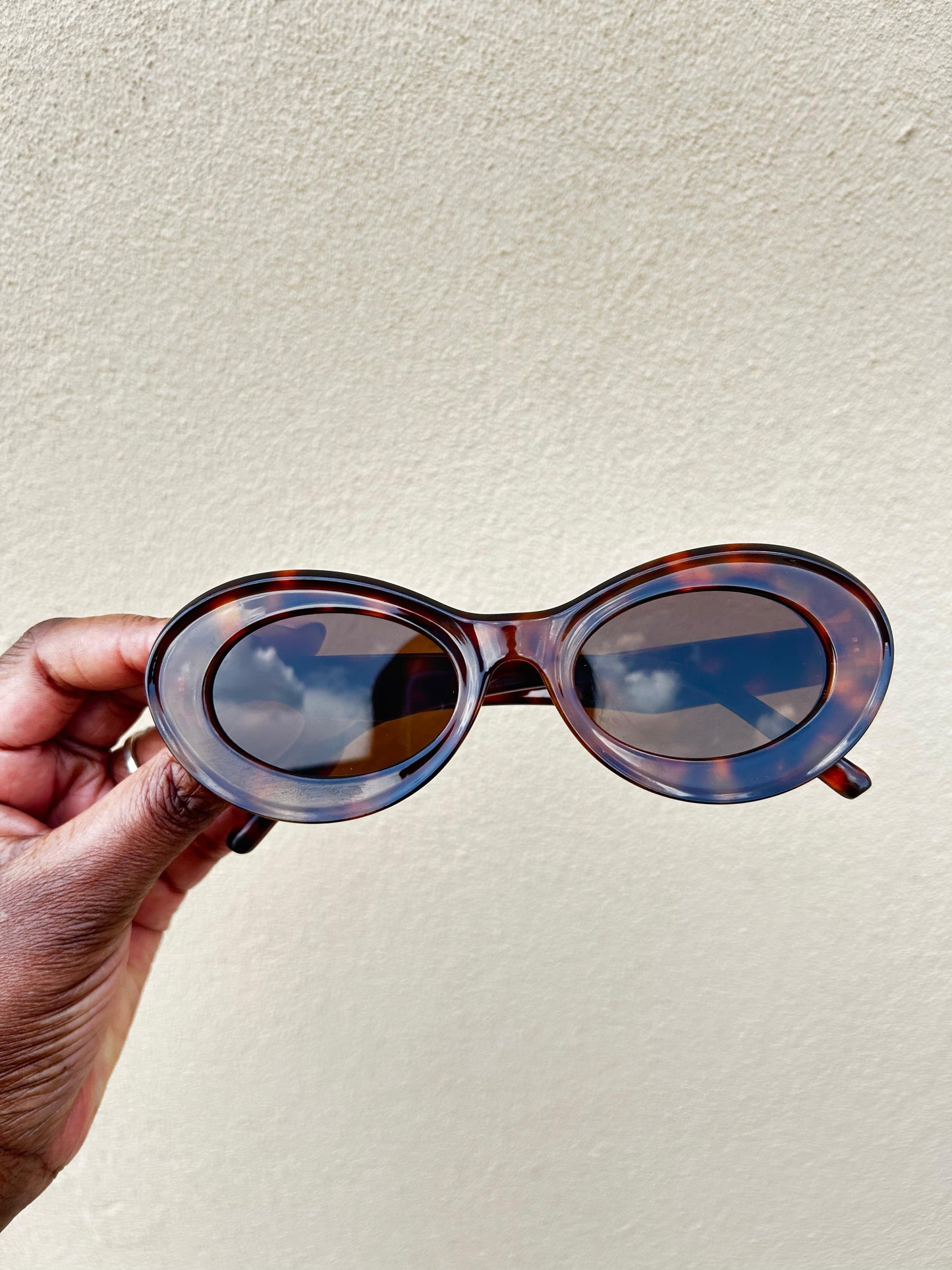 Oval frame sunglasses