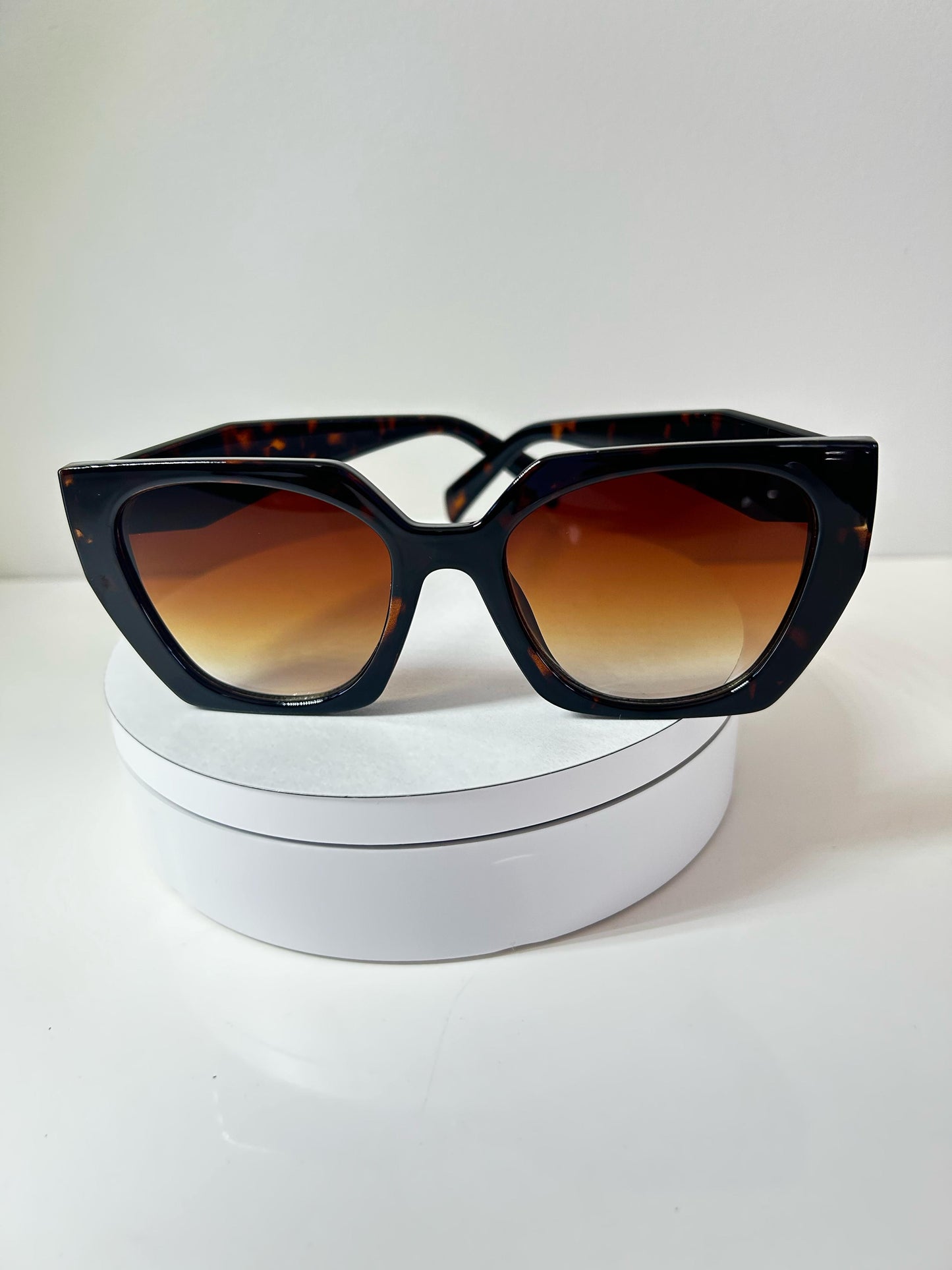 Square cat eye sunglasses