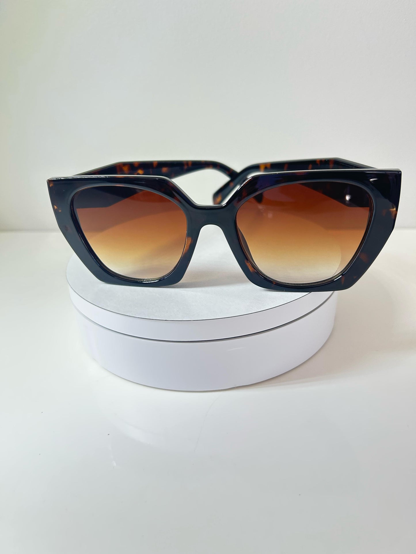 Square cat eye sunglasses